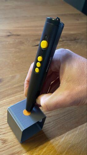 A Penfriend label is stuck on a 3d printed test object. The penfriend itself is held like a pen with the tip on this label.